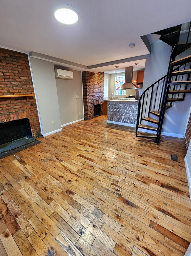 Building Photo - 661 Portland St