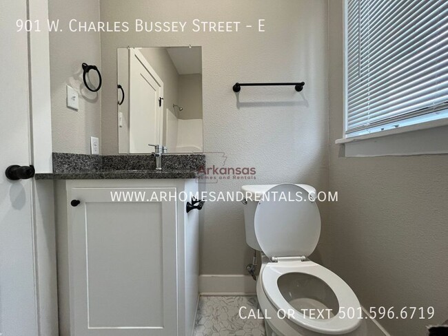 Building Photo - 901 W Charles Bussey Ave