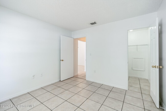 Building Photo - 422 Thor Ave SE