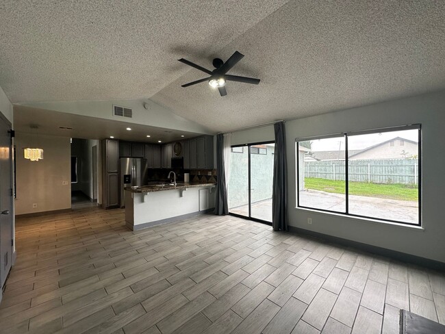 Building Photo - Four Bedroom