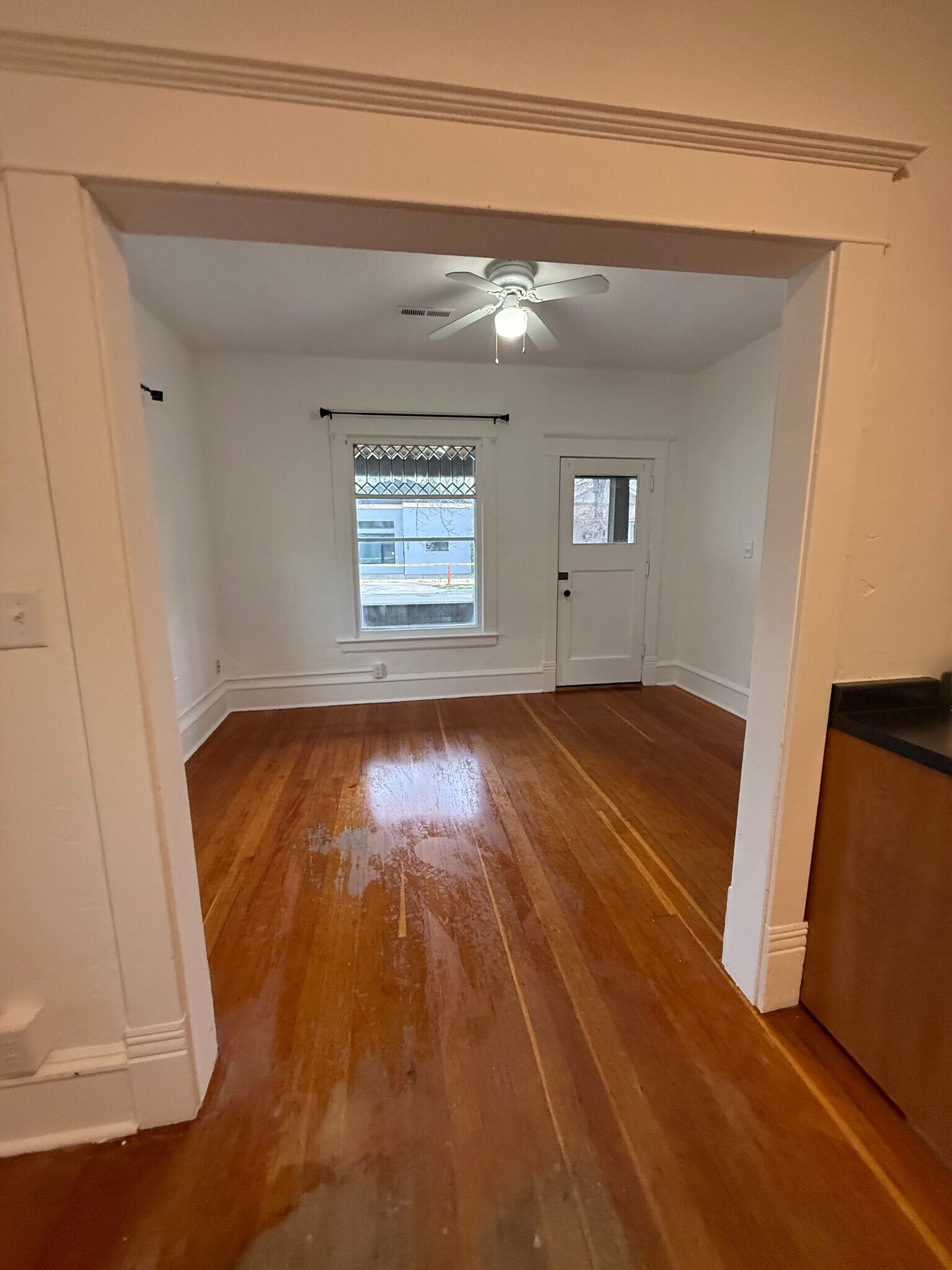 Building Photo - 308 E Callender St