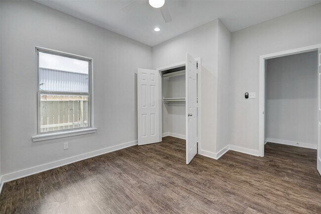 Building Photo - 1601 Bigelow St