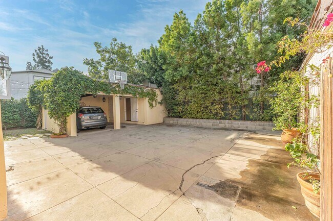 Building Photo - 6252 Commodore Sloat Dr