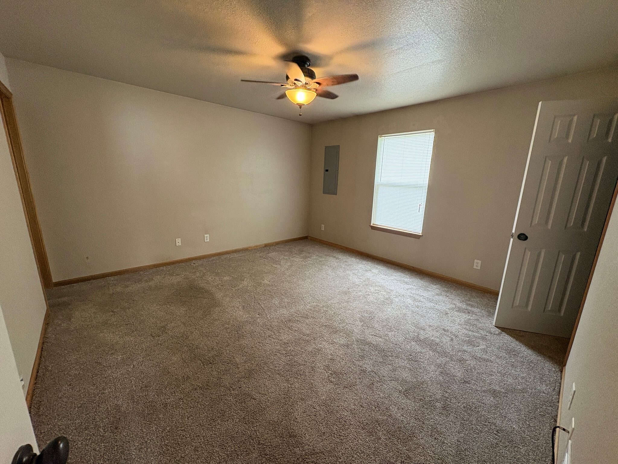 Building Photo - 107 SW Rock Gdn Ln