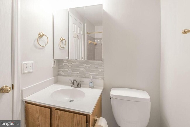 Building Photo - 6121 Cedar Wood Dr