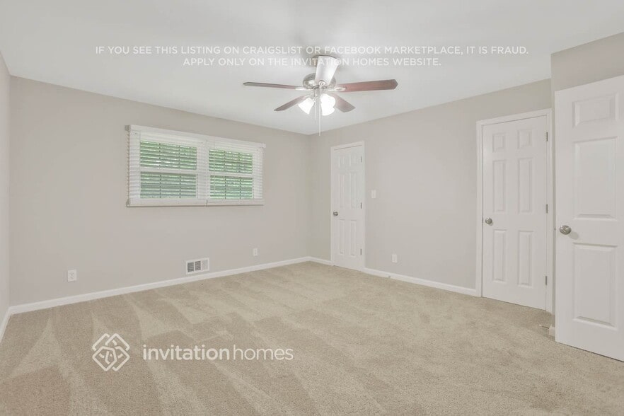 Building Photo - 3102 S Oak Ct SE