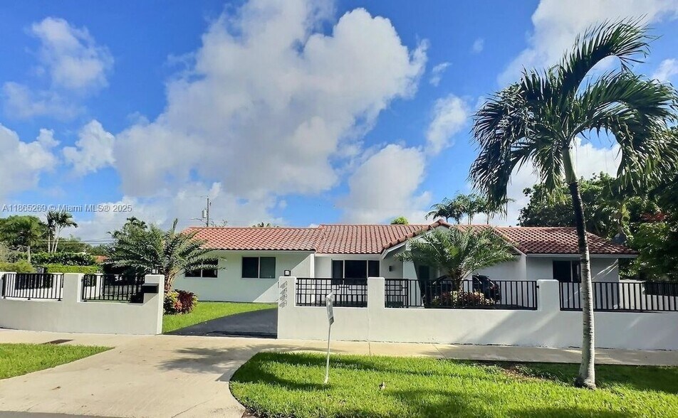 Primary Photo - 4499 SW 14th St