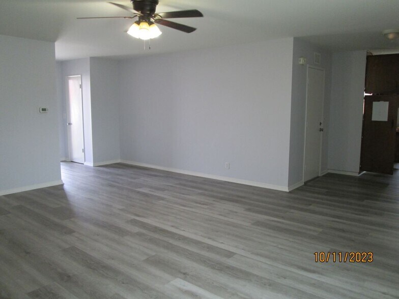 Building Photo - 122 W Cliffwood Ave