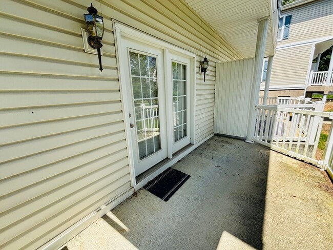 Building Photo - 204 Heights Ln