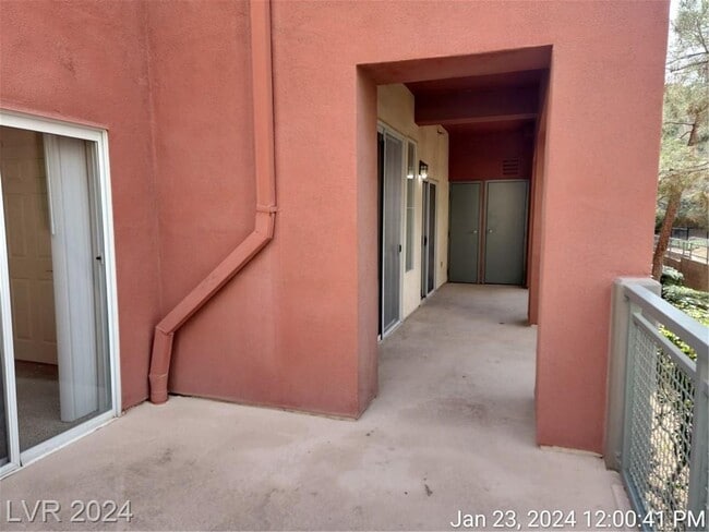 Building Photo - FABULOUS PARK AVENUE - GUARD GATED MIDRISE...