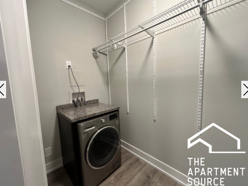 Building Photo - 711 W Brompton Ave