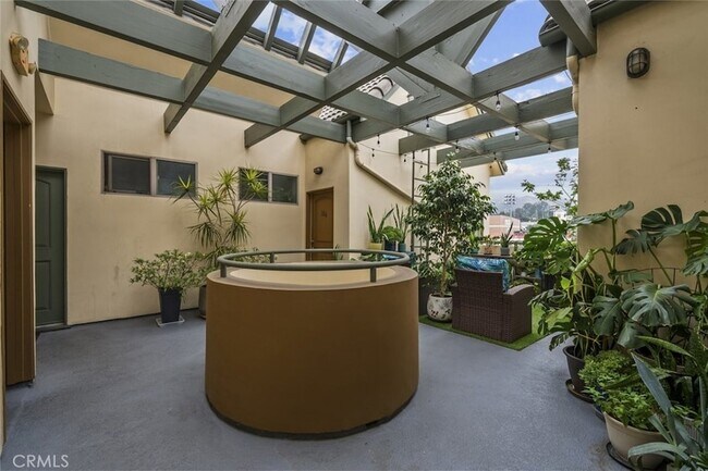 Building Photo - 231 E Burbank Blvd
