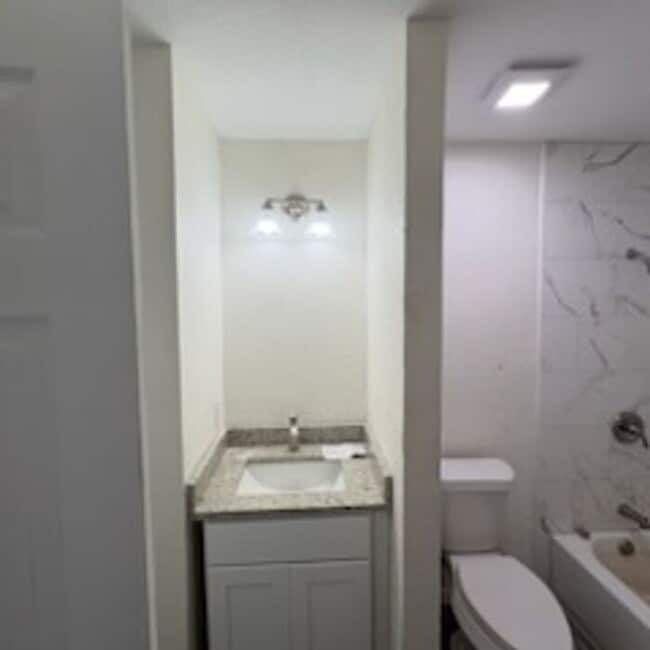 Building Photo - Beautiful newly remodeled 1/1 apartment!