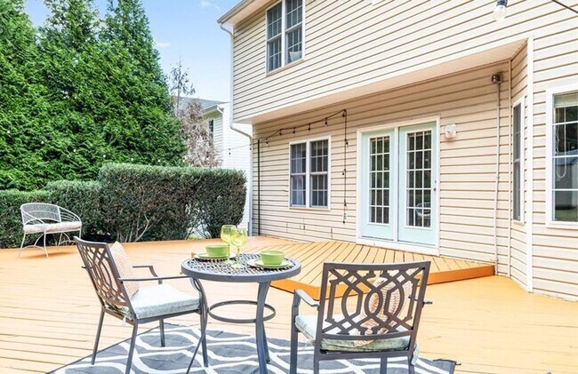 Building Photo - 5 Bedroom, 2.5 Bath Home in St. James Woods  ** Available for showings 3/25/2026 **