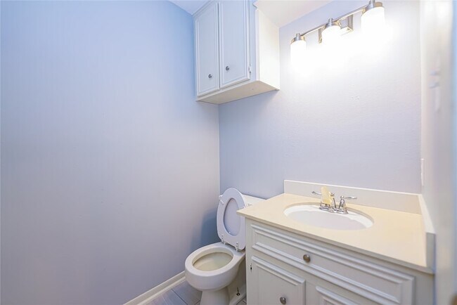 Building Photo - 2306 Wallingford Dr