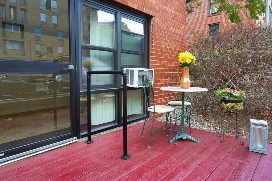 Building Photo - 8 Juniper St