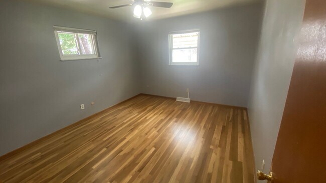 Building Photo - 1125 Sagecrest Dr