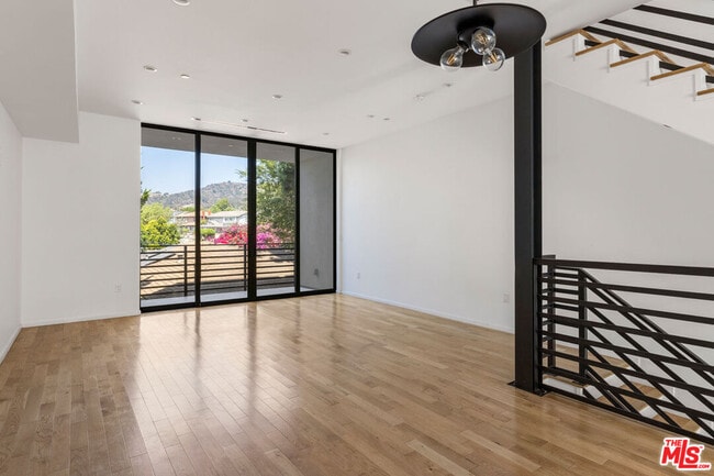 Building Photo - 1411 Roca Ln