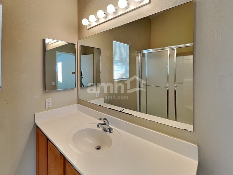 Building Photo - 10455 W Reade Ave