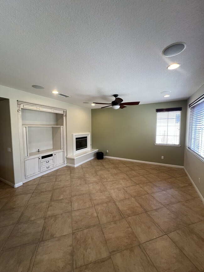Building Photo - 42251 Harwick Ln