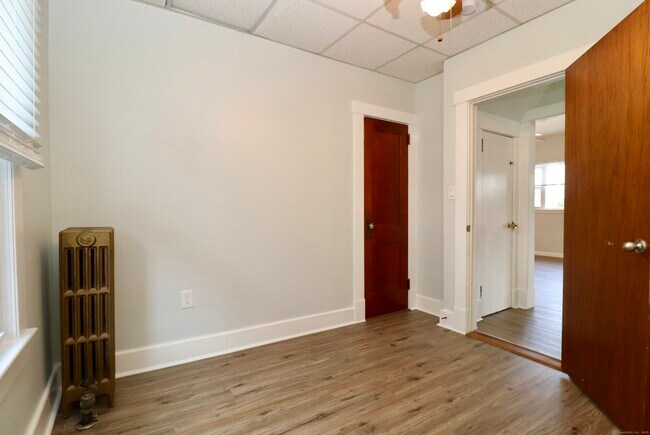 Building Photo - 32 Denison Ave
