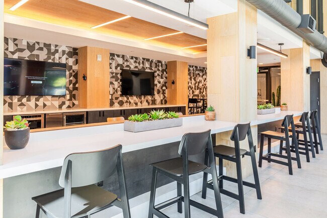 Building Photo - 3560 Rambla Pl