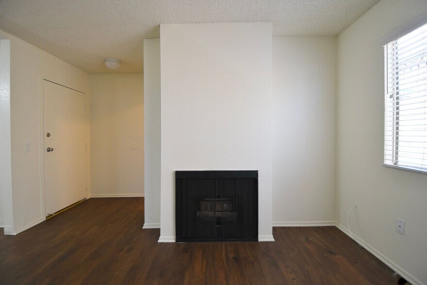 Building Photo - 13849 Chase St