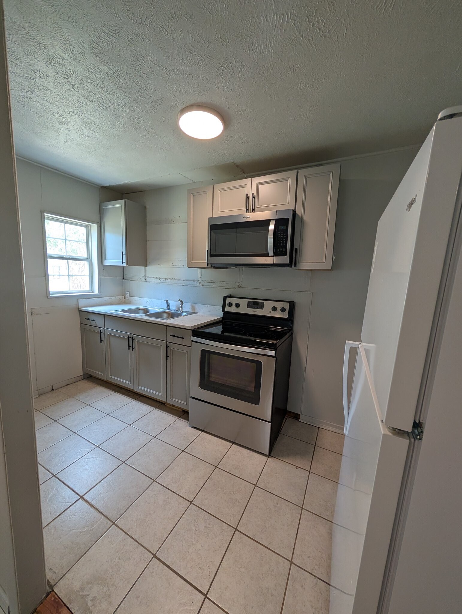 Building Photo - 622 N 12th St