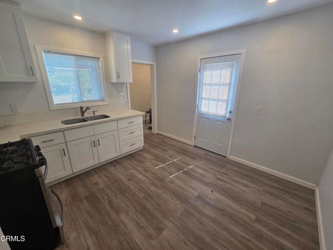 Building Photo - 10152 Haines Canyon Ave