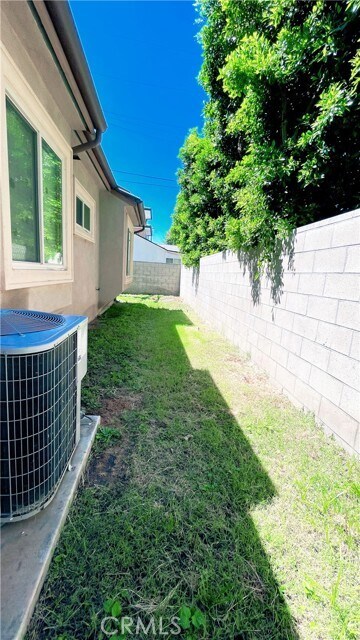 Building Photo - 5921 Alessandro Ave