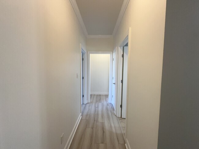 Building Photo - 3650 Victoria Dr