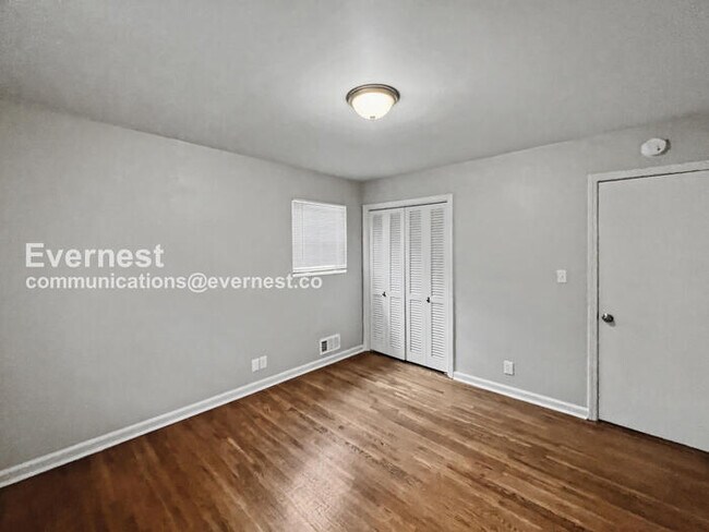 Building Photo - 3 Bed, 1.5 Bath Home with Carport / Pet-Friendly / Vouchers Accepted / Available Now!