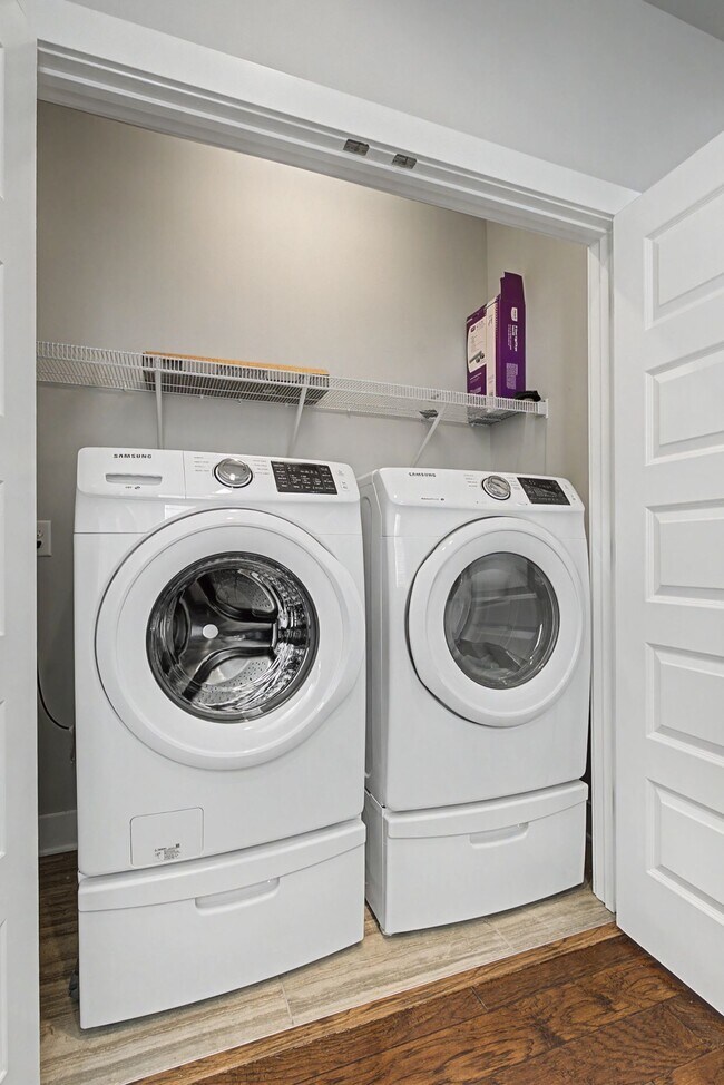 Building Photo - 766 Cottage Park Dr