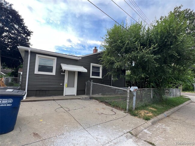 Primary Photo - 2504 Bannister St