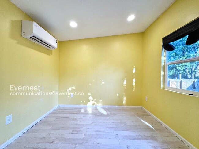 Building Photo - 4886 Osceola St