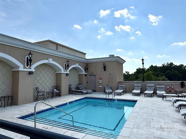 Building Photo - 4625 Piedmont Row Dr
