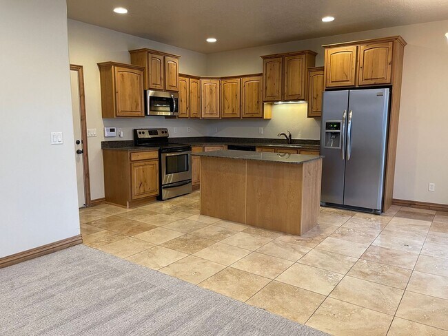 Building Photo - Gorgeous home in Orem