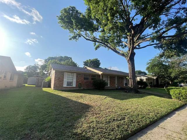 Building Photo - 1105 Spring Lake Dr