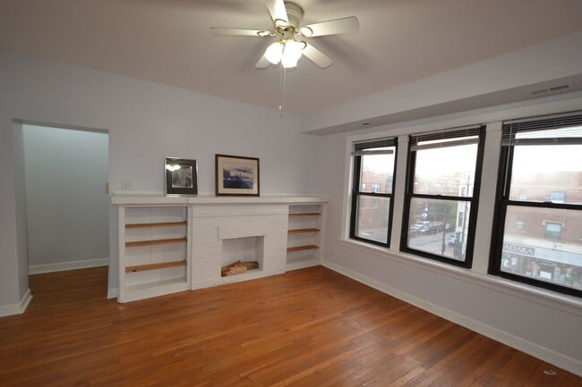 Building Photo - 4550 N Western Ave