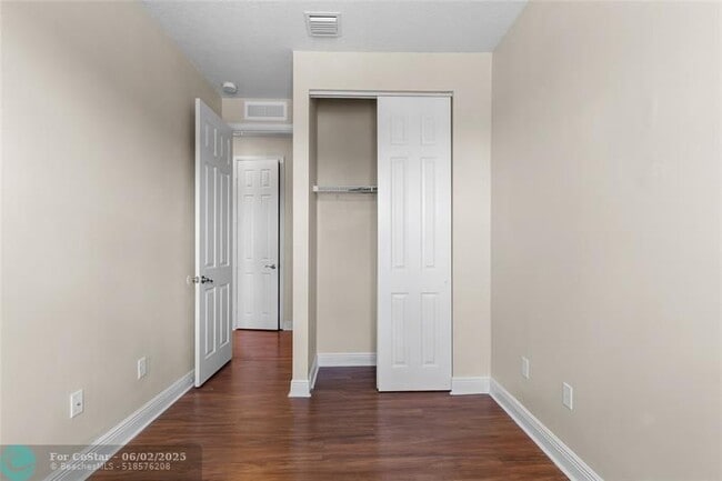Building Photo - 6918 Long Pine Cir