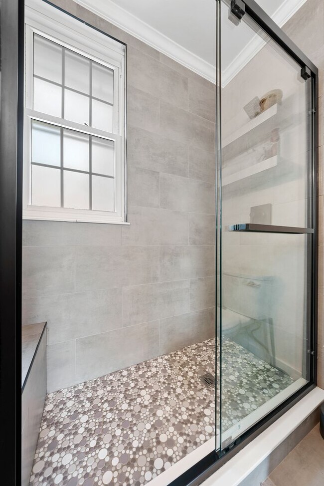 Building Photo - Updated Bungalow, Steps from Short North and OSU