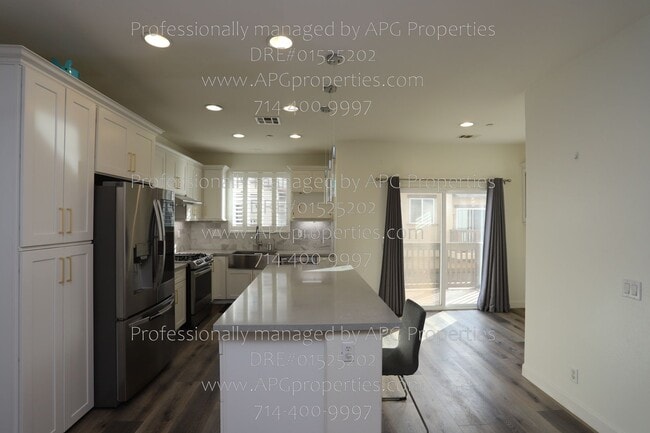 Building Photo - 8057 Sorrento Ln