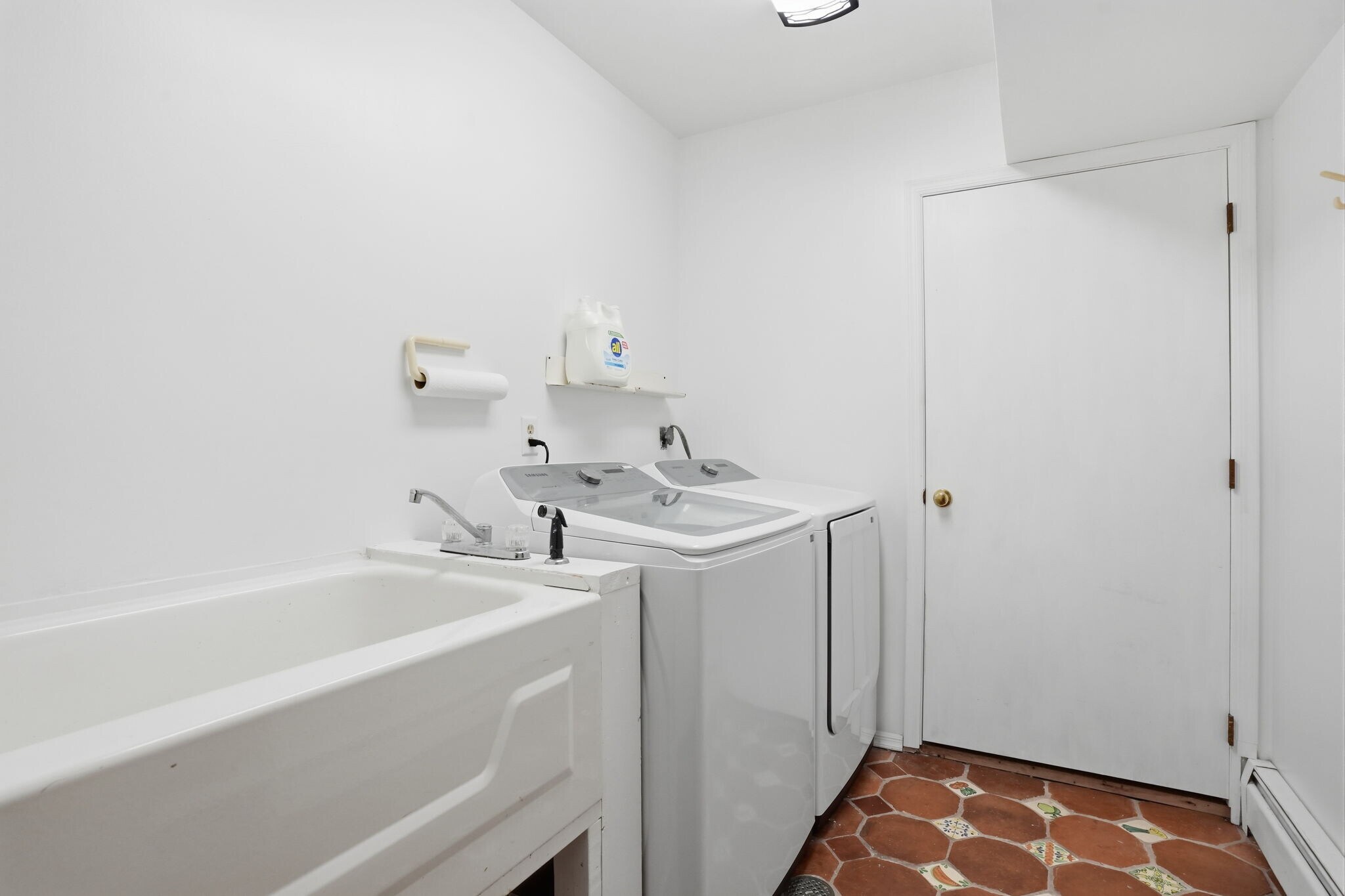 Building Photo - 244 Mathers Rd