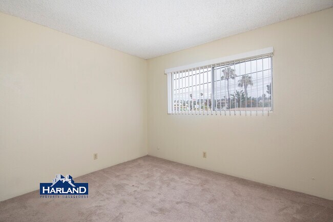 Building Photo - 2112-2114 Thomas Avenue - 2114 Unit 3-