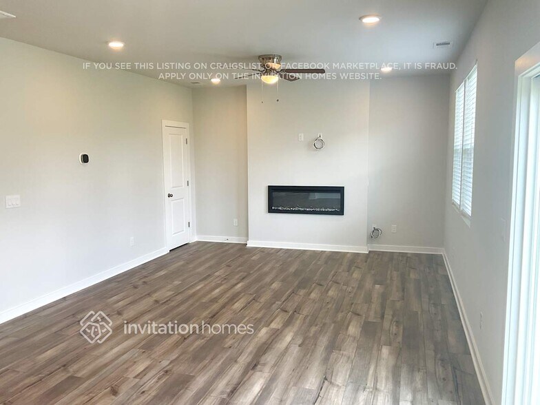 Building Photo - 810 Olde England Dr