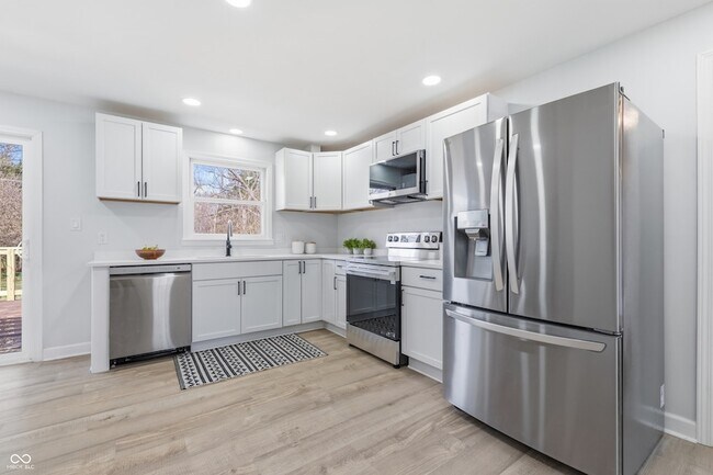 Building Photo - 3460 W 56th St