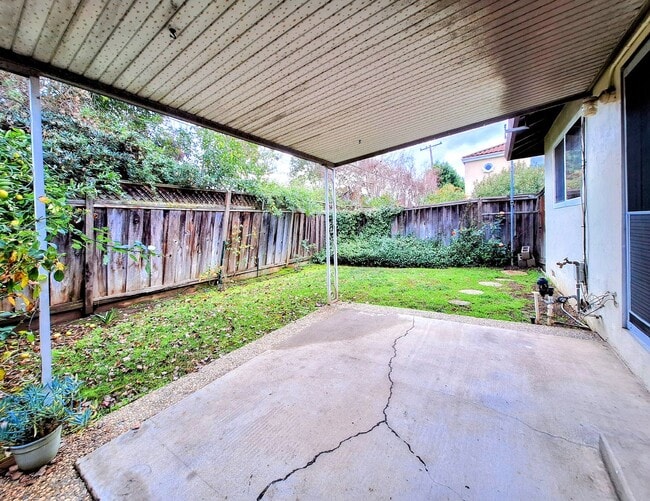 Building Photo - Charming 2bd Duplex With Private Yard & Garage