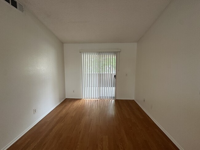 Building Photo - 3653 Oak Creek Dr