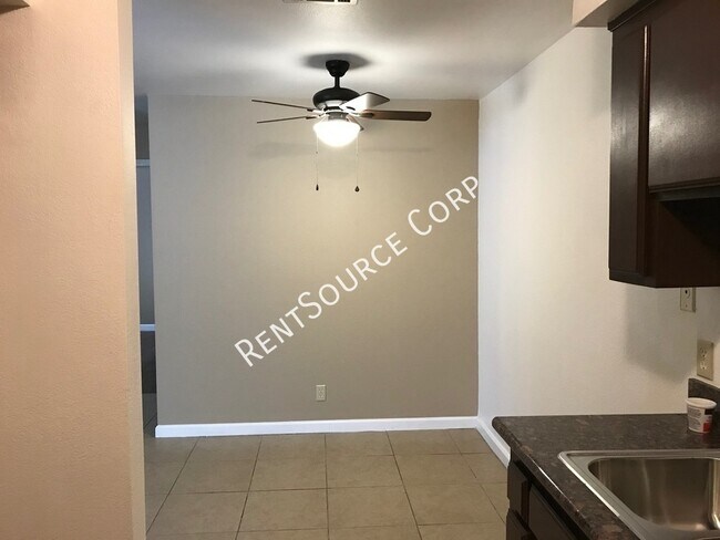 Building Photo - 504 W Ave J4