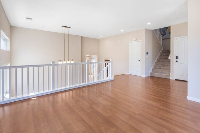 Building Photo - Gorgeous 4 Bedroom with SOLAR in Shadow Lakes!